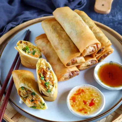 whole-spring-rolls-and-halved-ones-scaled